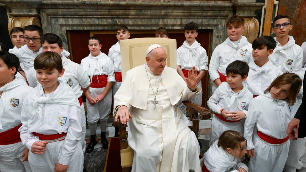 Audiência do Papa à Confraria "Facchini di Santa Rosa" de Viterbo
