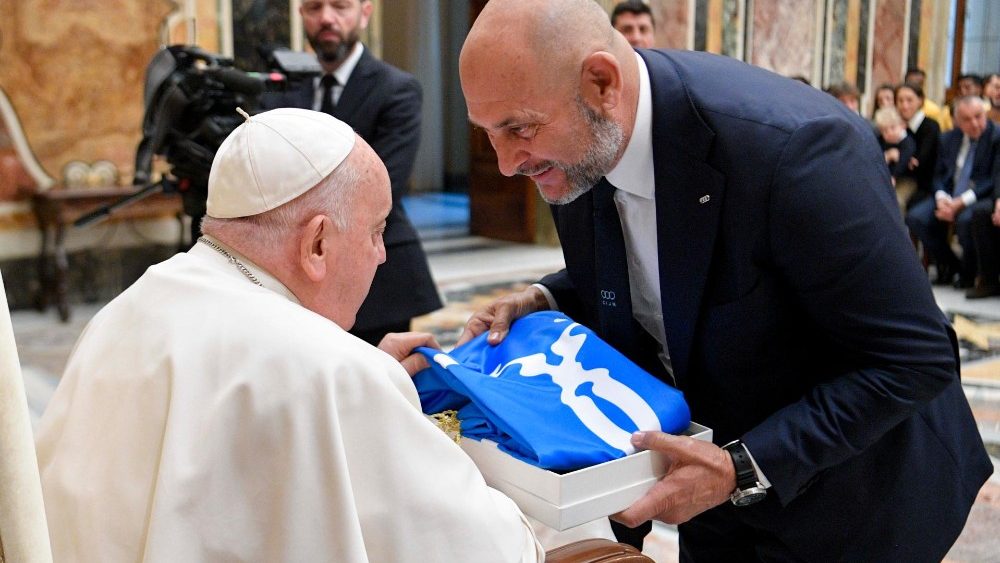 Папа падчас аўдыенцыі з членамі спартыўнага клуба Athletica Vaticana
