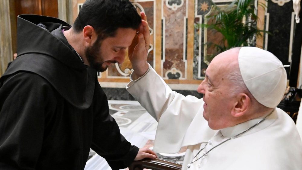 Папа падчас аўдыенцыі з членамі спартыўнага клуба Athletica Vaticana