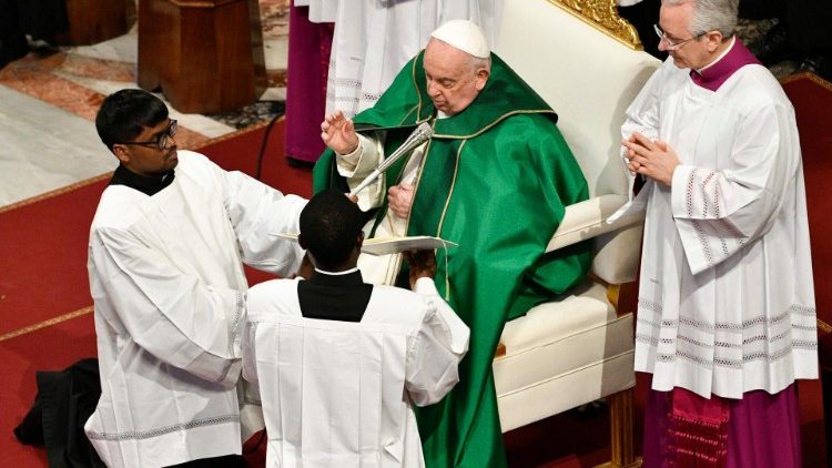 O Papa Francisco na Basílica de São Pedro na Missa do V Domingo da Palavra de Deus