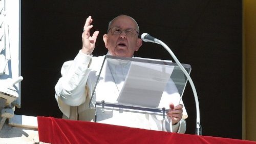 Francesco: annunciare il Vangelo non è tempo perso, è aiutare gli altri a essere felici