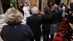 O Papa com os membros da Associação Internacional de Jornalistas Credenciados junto ao Vaticano