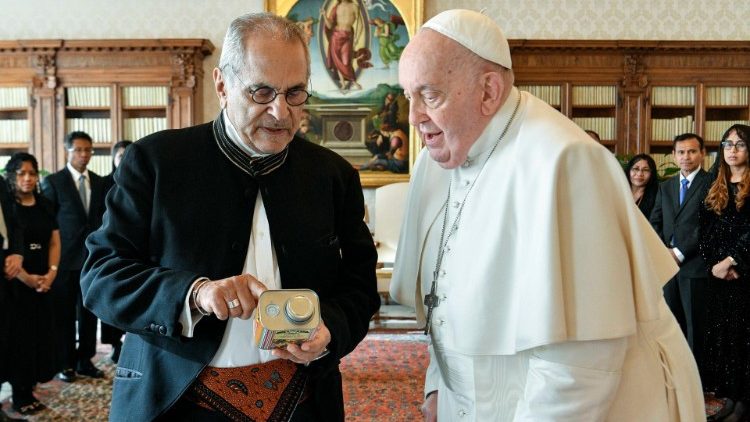 Жазэ Рамуш-Орта падчас візіту ў Ватыкан