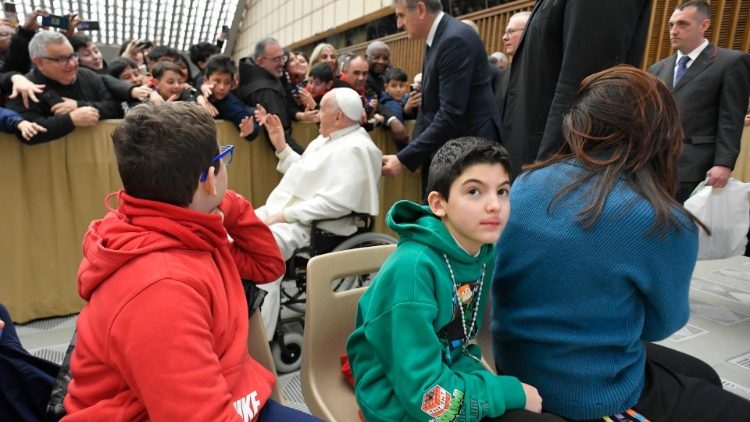 Encuentro del Papa con los confirmandos de la Diócesis de Bari, Italia, 27 de enero de 2024. (Vatican Media)