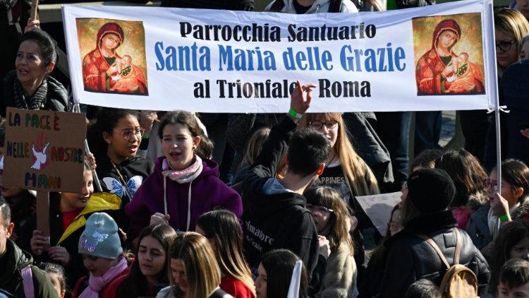 Паломники на площади Святого Петра (28 января 2024 г.)