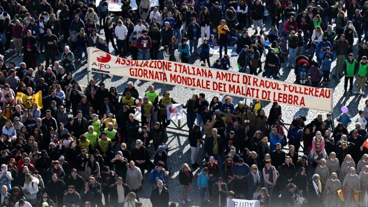 Паломники на площади Святого Петра (28 января 2024 г.)