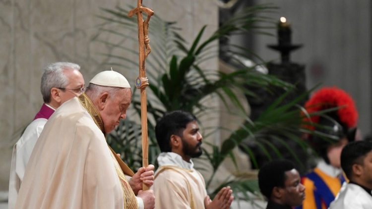 Papież Franciszek podczas Mszy świętej w święto Ofiarowania Pańskiego