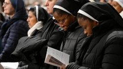 Siku ya Watawa Ulimwenguni ilianzishwa na Mtakatifu Yohane Paulo II kunako mwaka 1997 na kwa Mwaka 2026, Kanisa linaadhimisha Siku ya 30 ya Watawa Ulimwenguni 