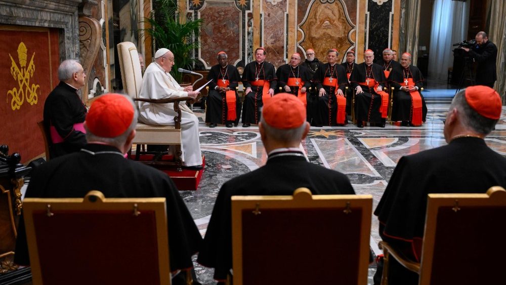 Francisco com os participantes da Assembleia Plenária do Dicastério para o Culto Divino e a Disciplina dos Sacramentos (Vatican Media)