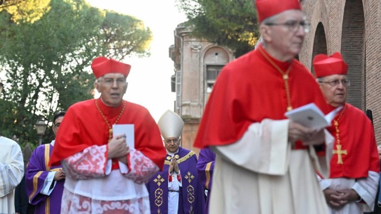 Procesión penitencial desde la Iglesia de San Anselmo hasta la Basílica de Santa Sabina en Roma. (VATICAN MEDIA Divisione Photo)