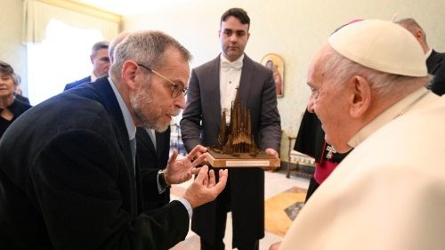 Святы Айцец: захоўваць малітоўную атмасферу ў храмах