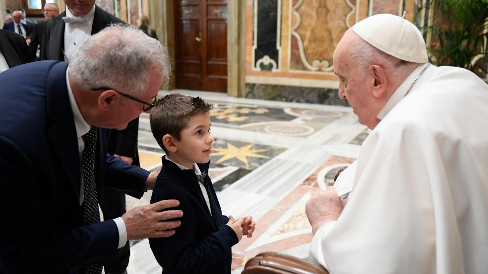 Папа на аўдыенцыі з ўдзельнікамі навучальных курсаў "Катэдра гасціннасці"