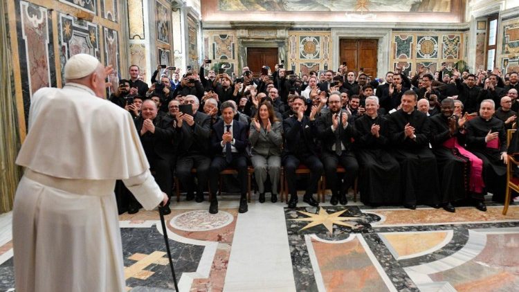 Il Papa nella Sala Clementina