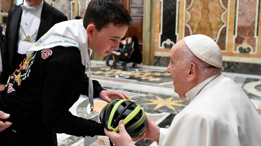 Papa com membros da Fundação "Mons. Camillo Faresin", de Maragnole di Breganze
