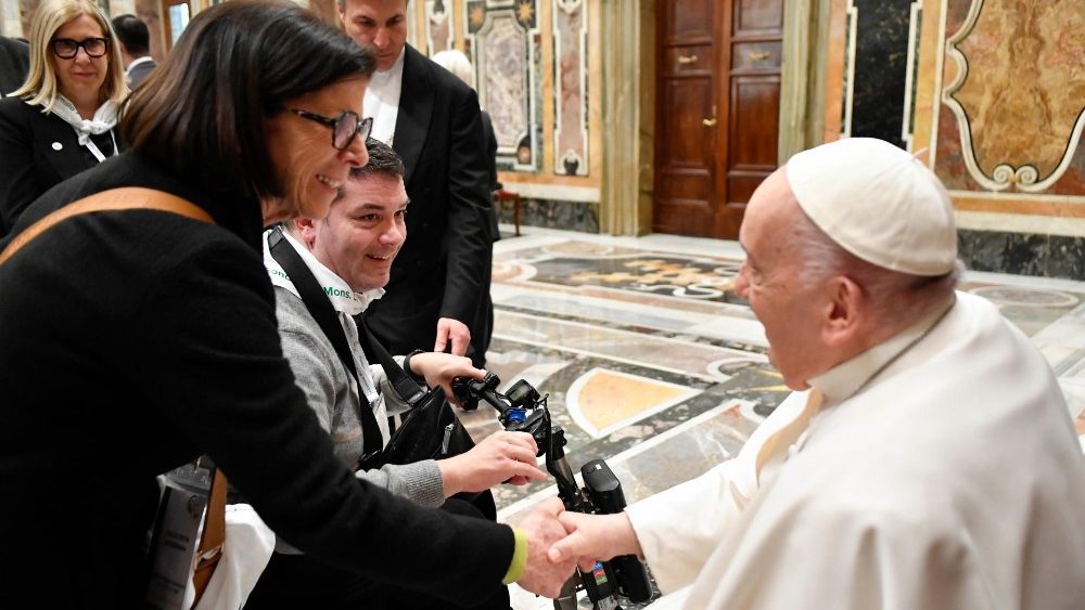 Papa com membros da Fundação "Mons. Camillo Faresin", de Maragnole di Breganze