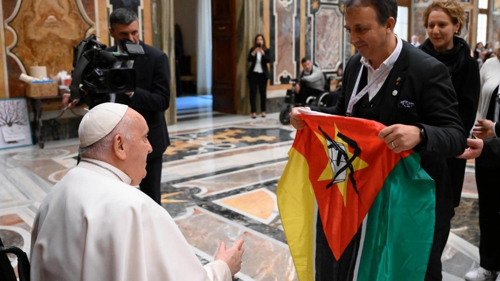 Papa com membros da Fundação "Mons. Camillo Faresin", de Maragnole di Breganze