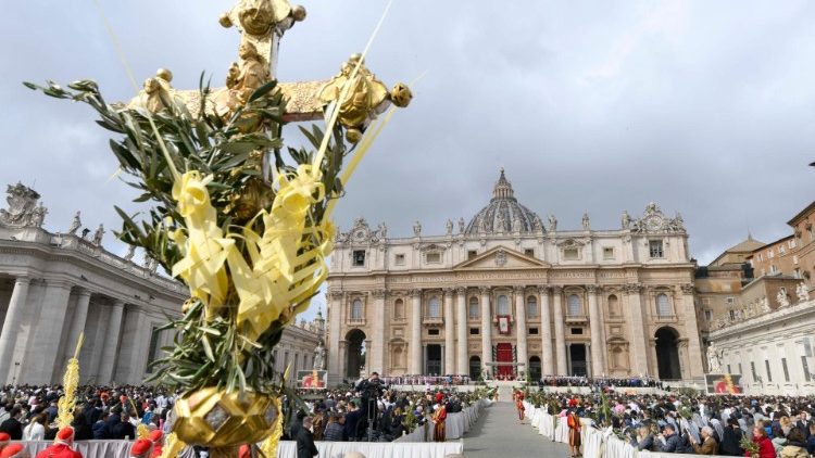 Vzklikanja ob vhodu v Jeruzalem in Jezusovo ponižanje. Radostni vzkliki in kruta trdovratna zakrknjenost.