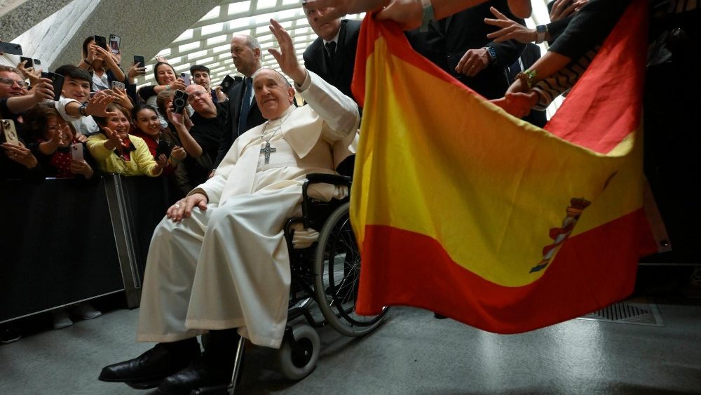 O encontro de Francisco ao final da Audiência com os jovens