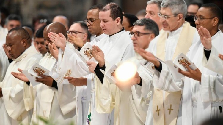 2024.03.28 Kuanzia kilio cha uchungu cha mtume Petro ambaye baada ya kumkana Bwana mara tatu alijitambua makosa ndivyo mapadre wanaombwa kufanya hivyo.