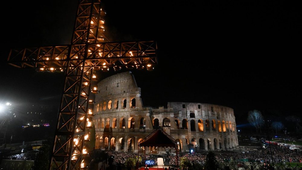 Calea Crucii la Colosseum-ul din Roma în 2024