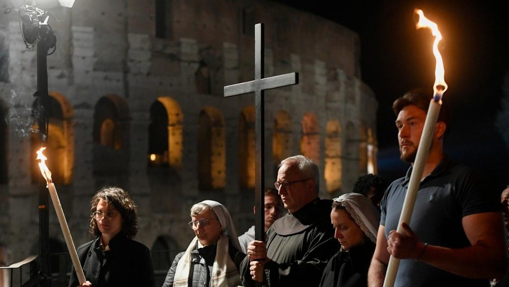 Calea Crucii la Colosseum-ul din Roma în 2024
