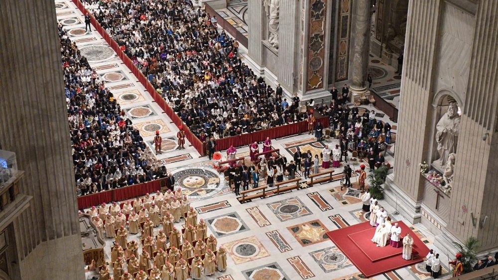 Veillée pascale célébrée par le Pape en la basilique Saint-Pierre de Rome, le 30 mars 2024. 