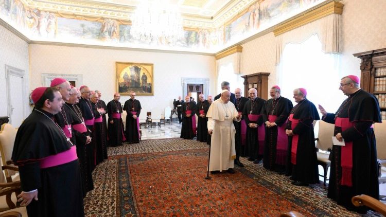 I vescovi della Puglia in visita ad Limina