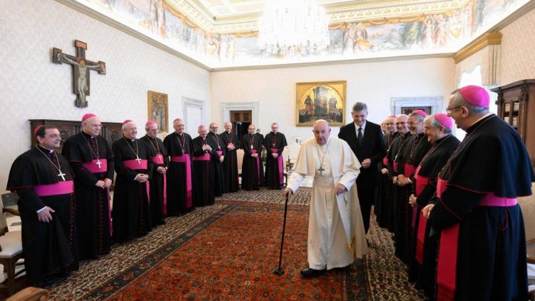 I vescovi della Puglia in visita ad Limina