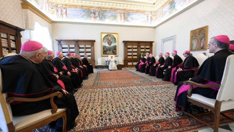 I vescovi della Puglia in visita ad Limina