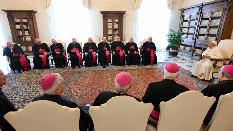 I vescovi della Puglia in visita ad Limina