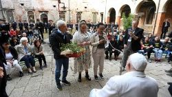 Baba Mtakatifu amepata fursa ya kutembelea Gereza na Wanawake la Giudecca lililoko mjini Venezia kama fursa ya kukutana pamoja, kusali, kuonesha ukaribu wa Mungu katika maisha yao