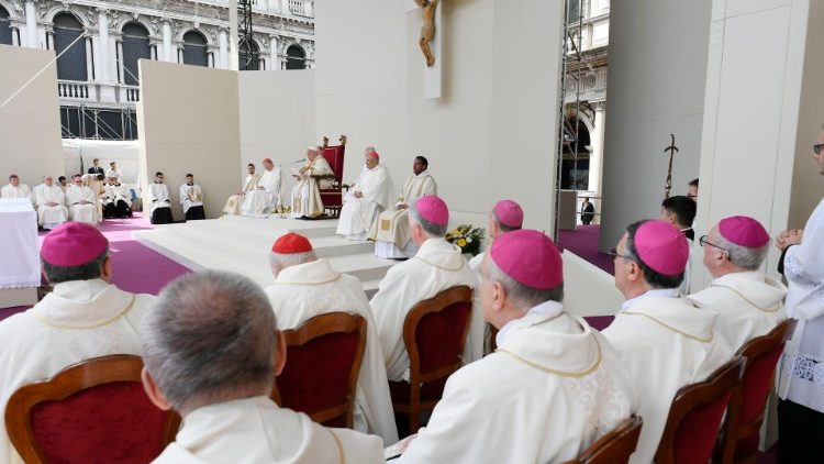 Hija hii ya kichungaji ya Baba Mtakatifu Francisko mjini Venezia inanogeshwa na kauli mbiu “Kukaa kwa umoja katika upendo wa Kristo.”