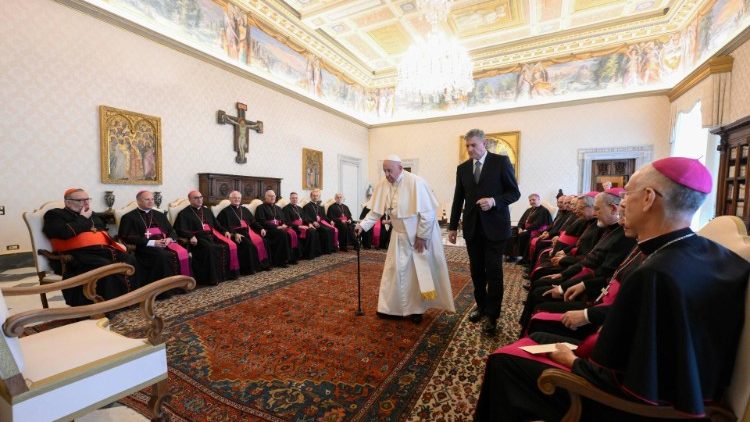 I vescovi della Sicilia in visita ad Limina