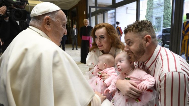 Wazazi wana imani katika Sakramenti ya Ubatizo kwa Watoto wao