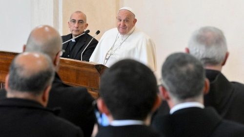 Papa encontra 100 sacerdotes da regi&atilde;o central de Roma 