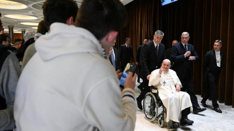 Il Papa saluta ragazzi ed educatori