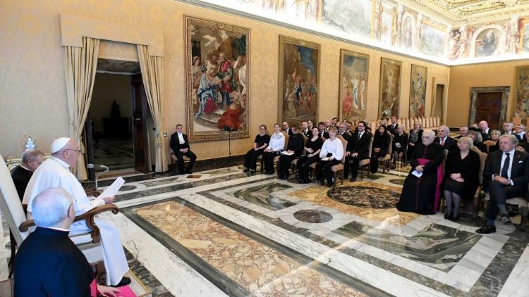 Un momento dell'incontro di Papa Francesco con il coro della basilica di Amsterdam