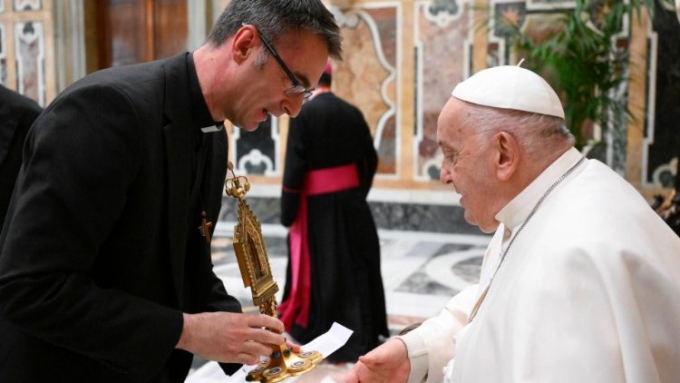 Baba Mtakatifu Francisko, Jumamosi tarehe 4 Mei 2024 amekutana na kuzungumza na washiriki  wa Kongamano la kumbukizi ya miaka 350 tangu Kristo Yesu alipotokea huko mjini Paray-le-monial, nchini Ufaransa.