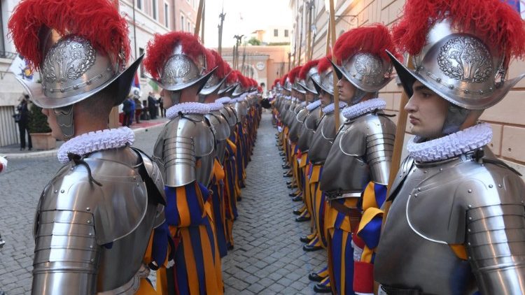 Kikosi cha Ulinzi cha Kiswiss mjini Vatican.