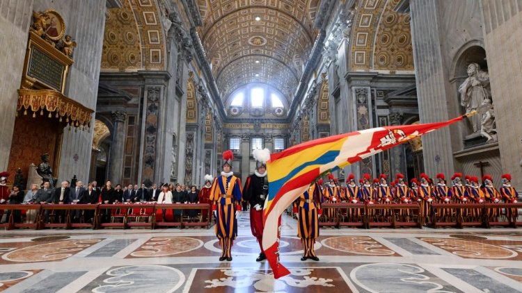 La Messa in Basilica vaticana del cardinale Parolin