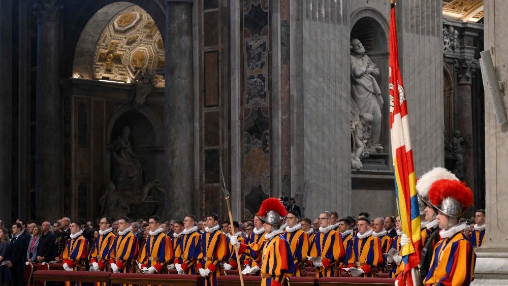 Sfânta Liturghie prezidată de cardinalul secretar de Stat, Pietro Parolin, cu ocazia depunerii jurământului Gărzii Pontificale Elvețiene. 