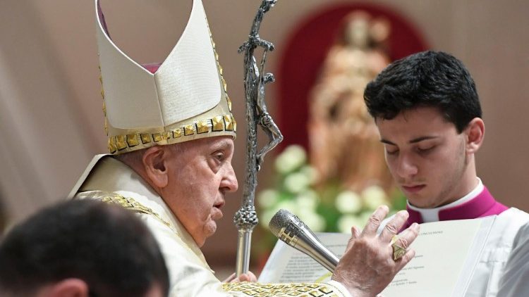 Vi behöver alla det hopp som aldrig sviker, betonade påven Franciskus i sin predikan vid den högtidliga vespern i Peterskyrkan på Kristi himmelsfärds dag där han kungjorde Jubelåret 2025 och utfärdade bullan för detta heliga år