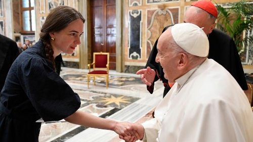 A ucraniana Oleksandra Matviychuk, Nobel da Paz 2022, em audiência com o Papa