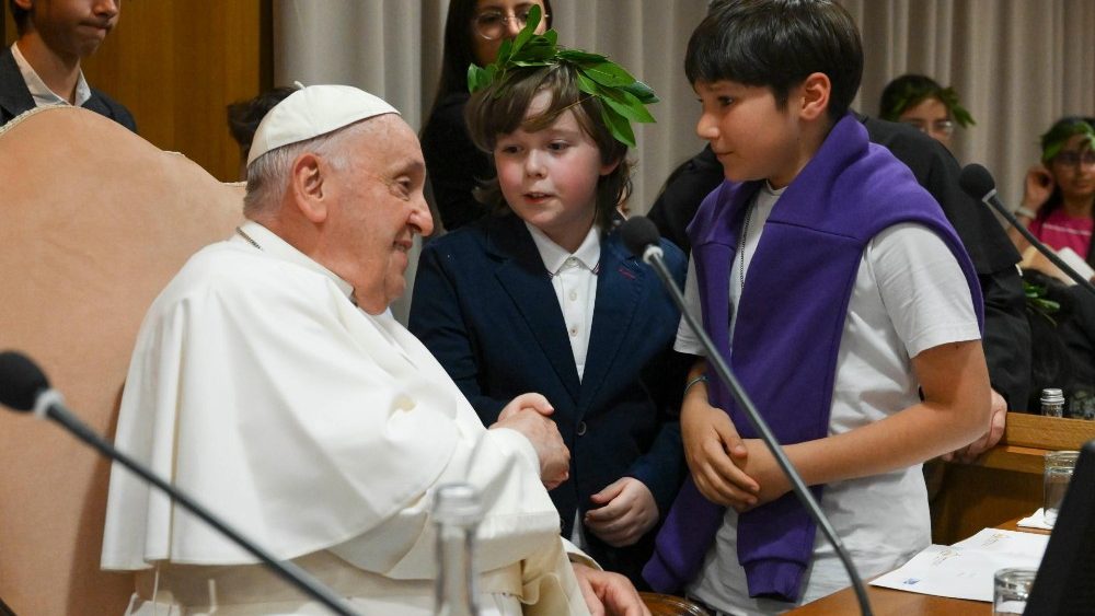 A participação do Papa na "Mesa das Crianças" do II Encontro Mundial sobre a Fraternidade Humana