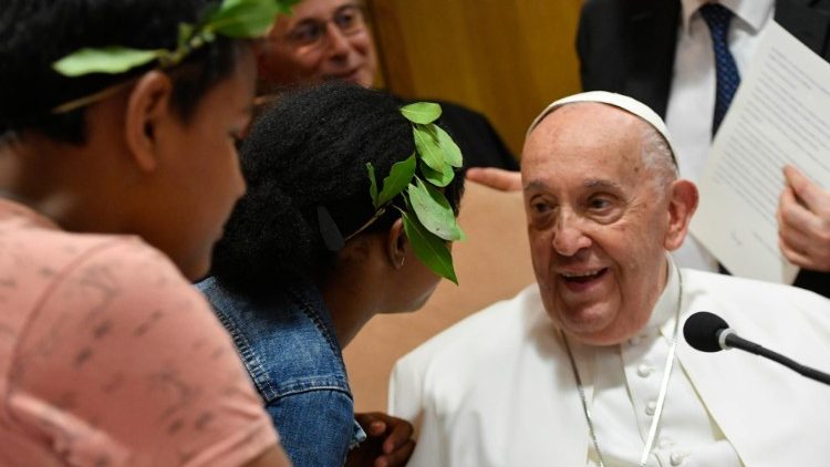 Participación del Santo Padre en la mesa redonda "Niños, generación del futuro" en el marco del II Encuentro Mundial sobre la Fraternidad Humana #BeHuman, 11 de mayo de 2024. (Vatican Media)