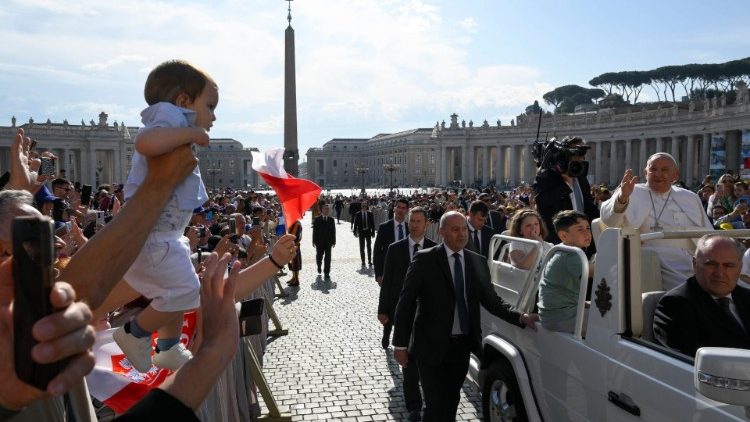 ഫ്രാൻസിസ് പാപ്പാ പൊതുകൂടിക്കാഴ്ചാവേളയിൽ 