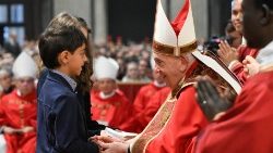 Hayati Baba Mtakatifu Francisko ni kiongozi aliyejisadaka bila ya kujibakiza kwa ajili ya huduma kwa Kristo Yesu na Kanisa lake. 