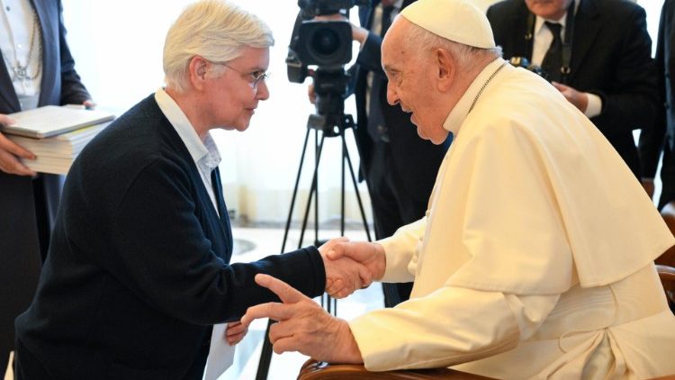 Audiencia con el Papa - Superiora General 