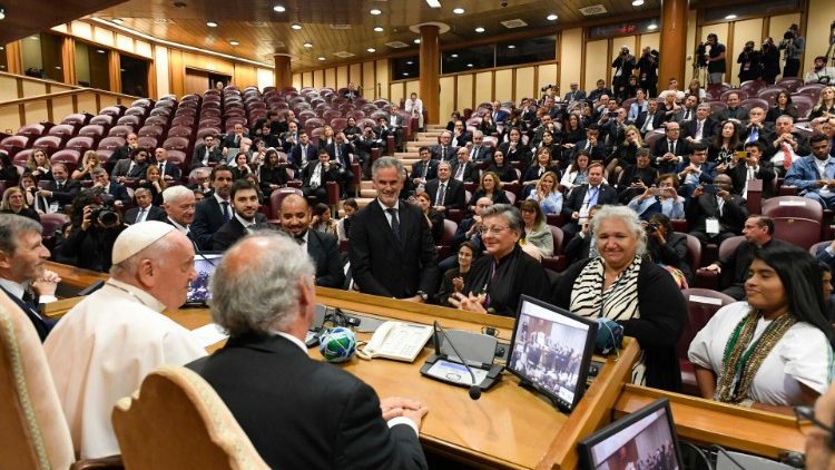 Francisco com os participantes do I “Encontro Internacional do Sentido”