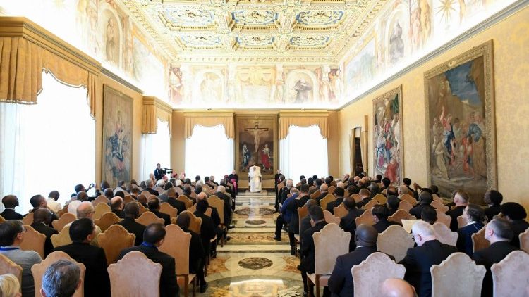 ഫ്രാൻസീസ് പാപ്പാ, പൊന്തിഫിക്കൽ പ്രേഷിത പ്രവർത്തനസമൂഹങ്ങളുടെ പൊതുസമ്മേളനത്തിൽ പങ്കെടുത്തവരെ ശനിയാഴ്ച (25/05/24) വത്തിക്കാനിൽ സ്വീകരിച്ചു.